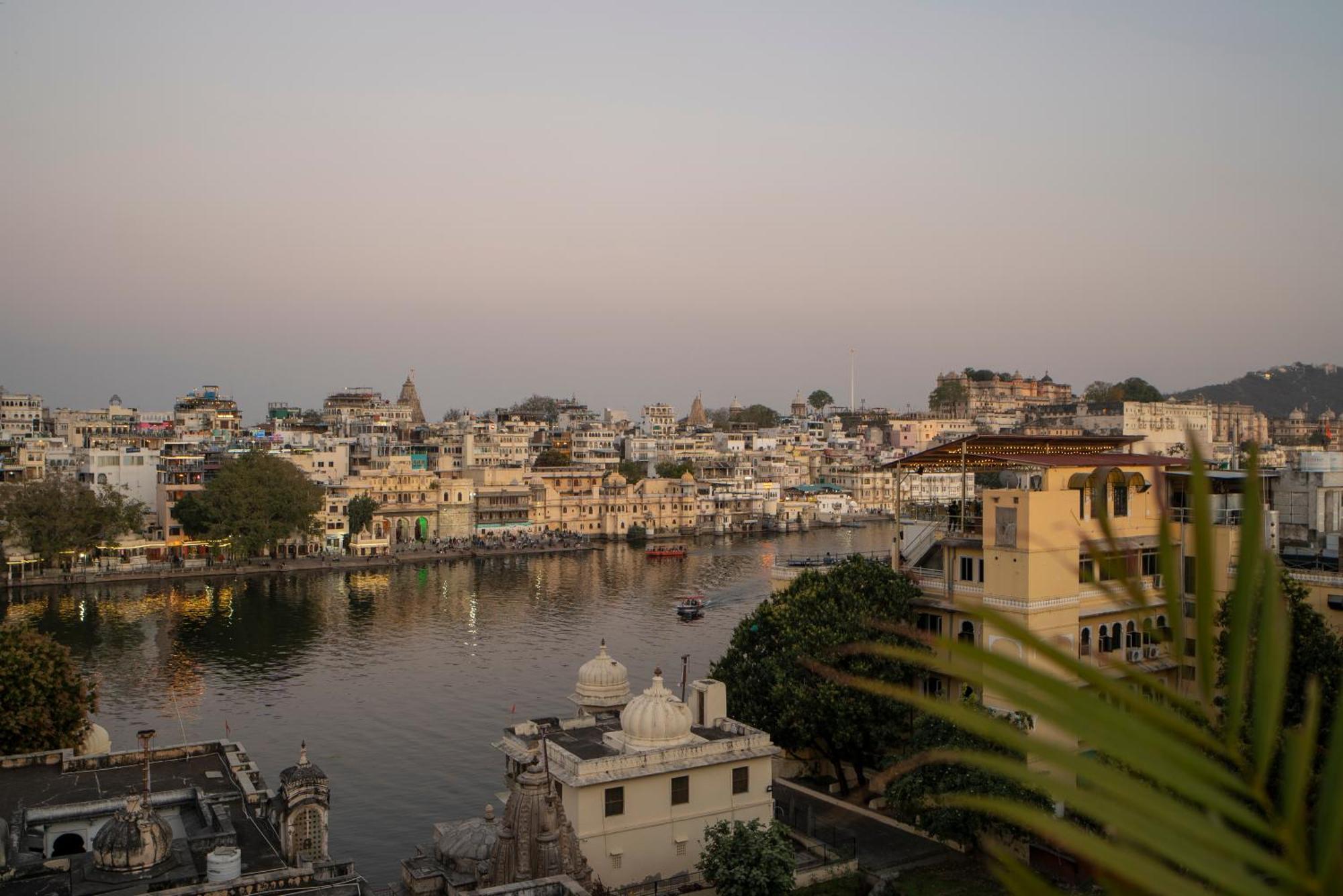 Dera Pichola- A Lake Facing Boutique Hotel Udaipur Exterior foto
