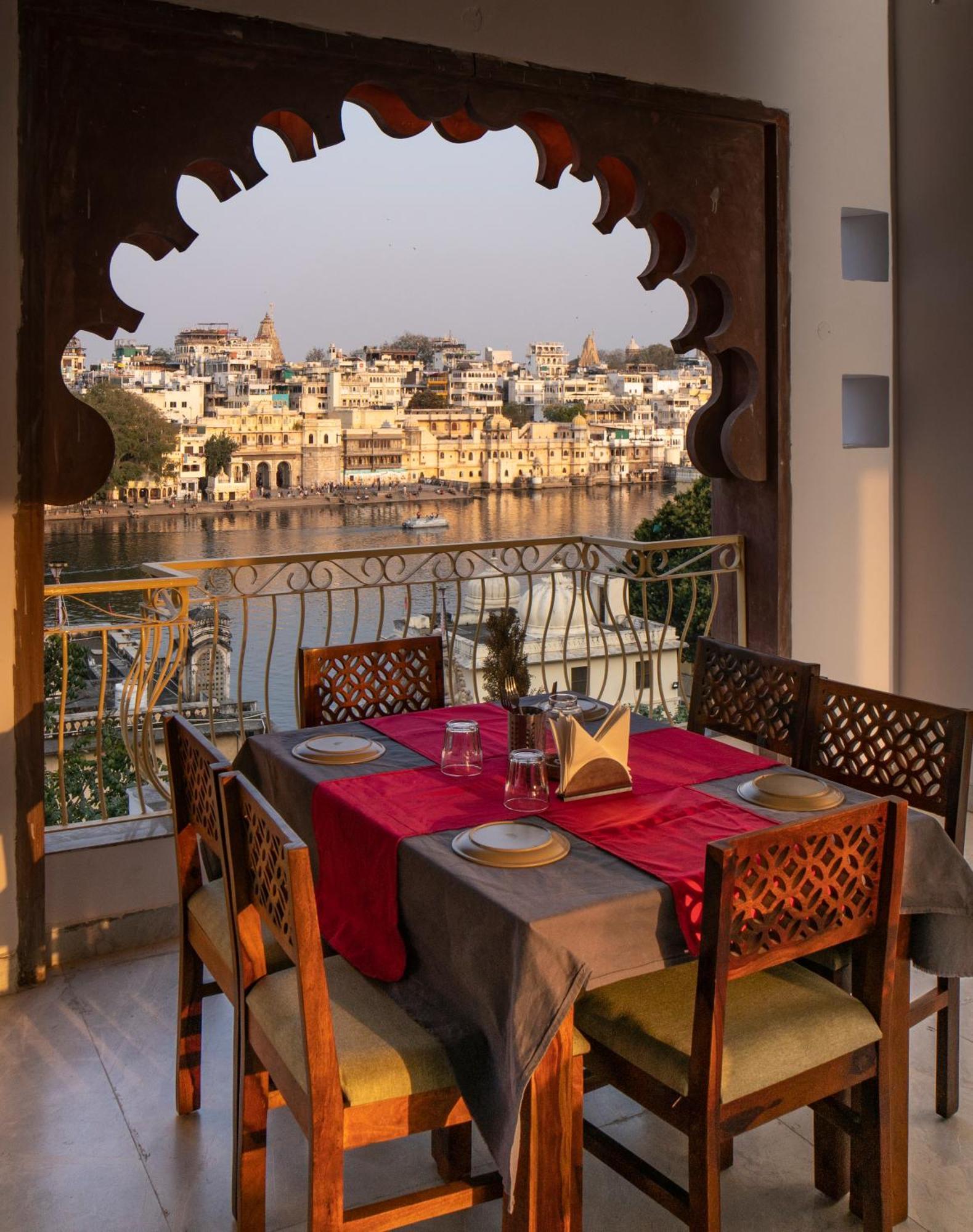 Dera Pichola- A Lake Facing Boutique Hotel Udaipur Exterior foto